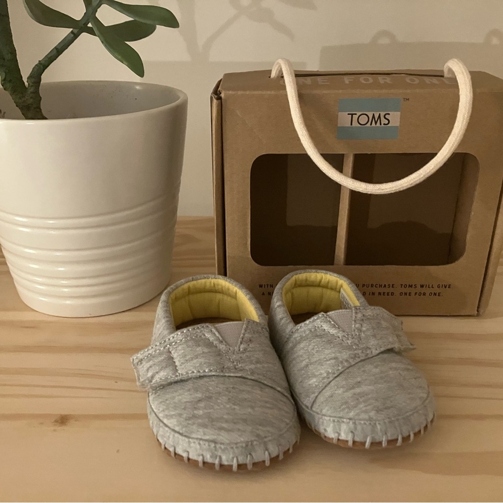 TOMS Light Gray Jersey Baby Crib Shoes
